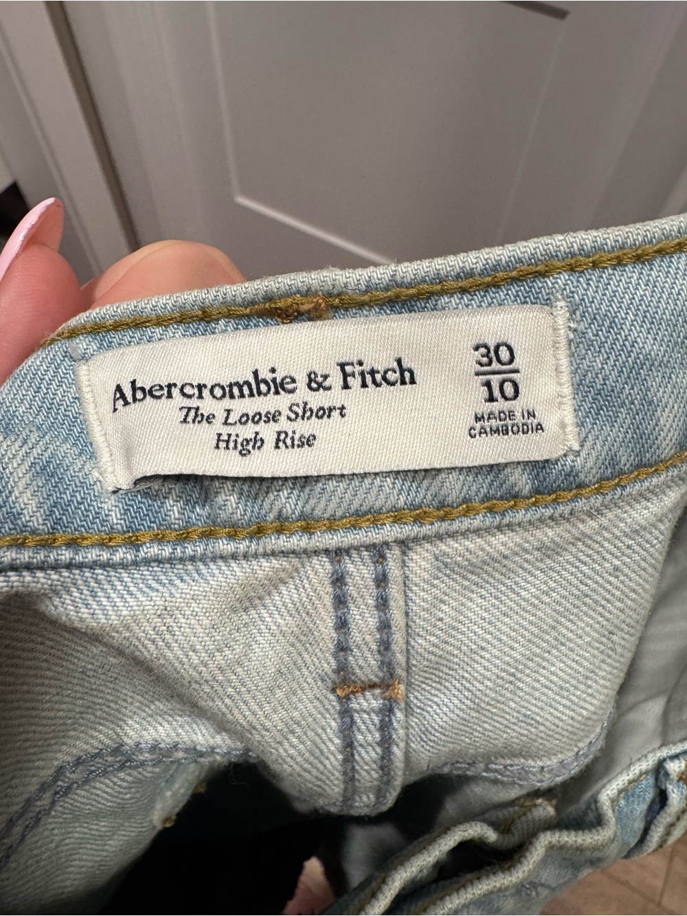 NWT Abercrombie & Fitch Light Blue High-Rise Loose Denim Shorts Size 30/10 - Picture 3 of 4